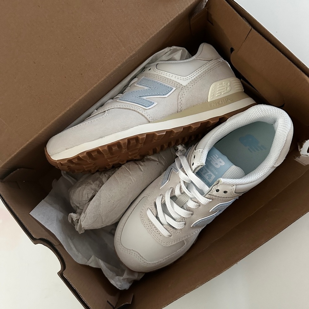New Balance 574 NIB blue and white